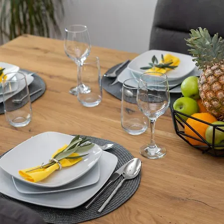 Exclusive Duda With Private Pool And Tavern Jesenice (Split-Dalmatia)