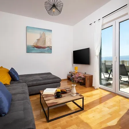 Exclusive Duda With Private Pool And Tavern Apartment Jesenice (Split-Dalmatia)