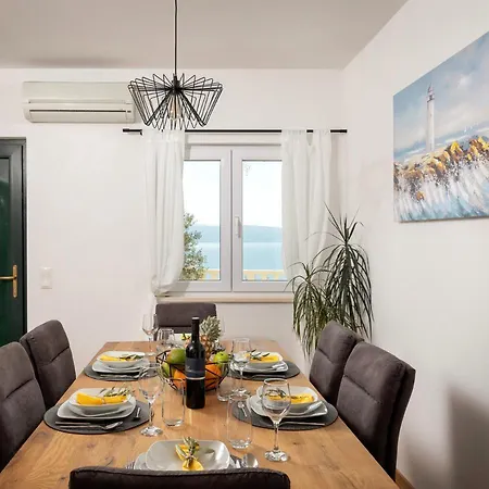 Exclusive Duda With Private Pool And Tavern Apartment Jesenice (Split-Dalmatia)